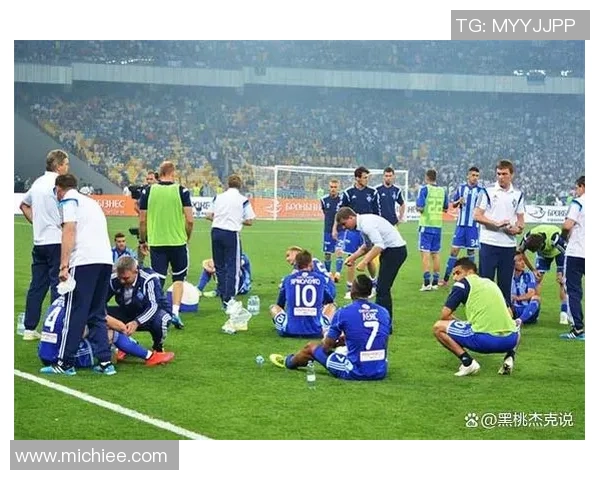 中国队与伊朗激战正酣争夺亚洲足球赛重要胜利的关键时刻